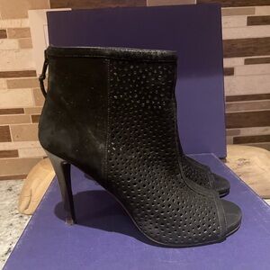 STUART WEITZMAN Elegant Black Peep-Toe Ankle Boots
